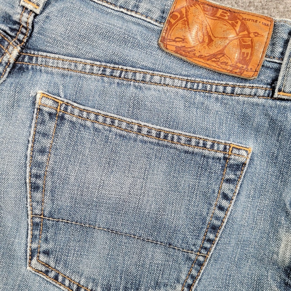 Eddie Bauer Jeans Mens 35x32 Light Wash Blue Denim Straight Leg Regular Fit